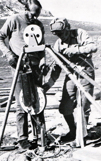 An der Tiefbohrung Gana Bubaira